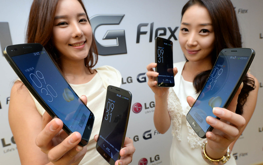 LG G Flex review- otakusmart